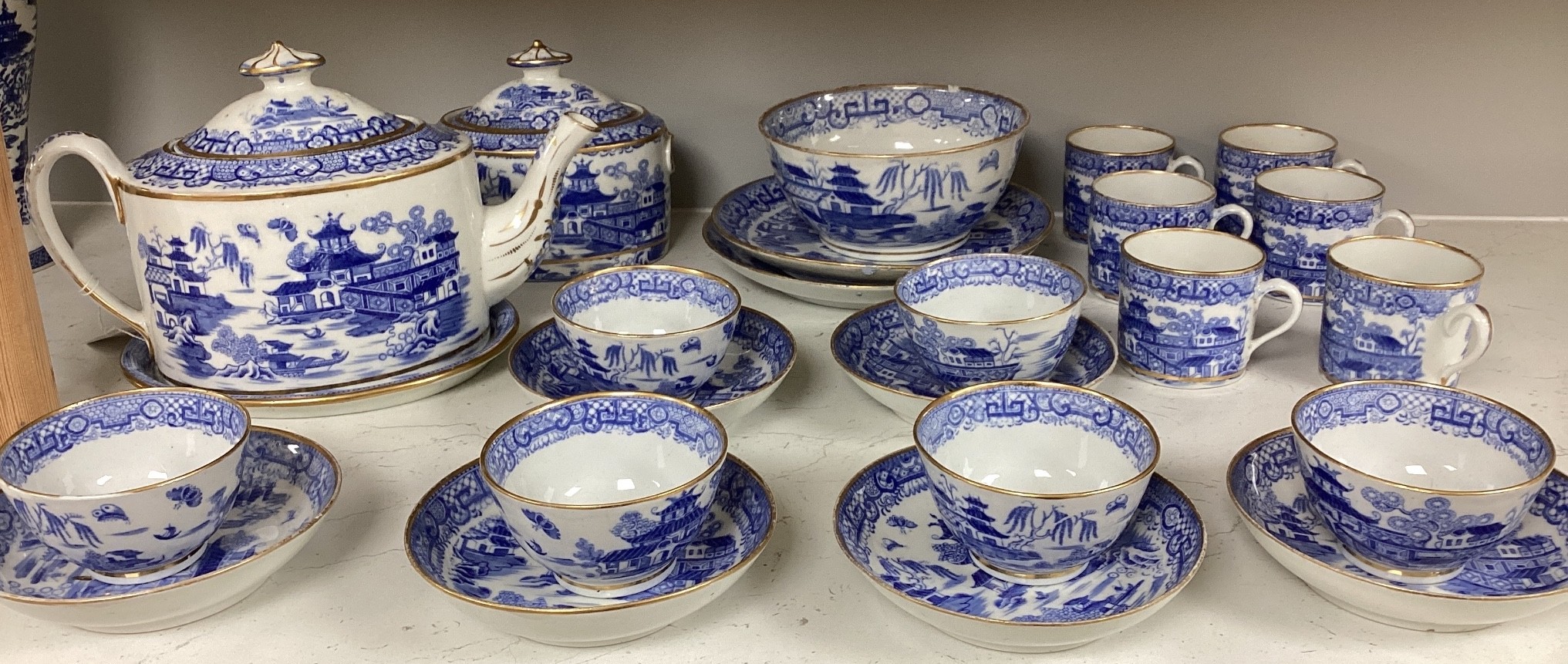 An English blue and white porcelain chinoiserie pattern teaset, c.1800